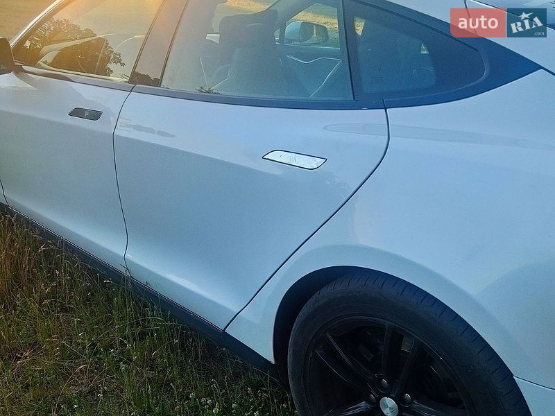 Лифтбек Tesla Model S 2013 в Житомире