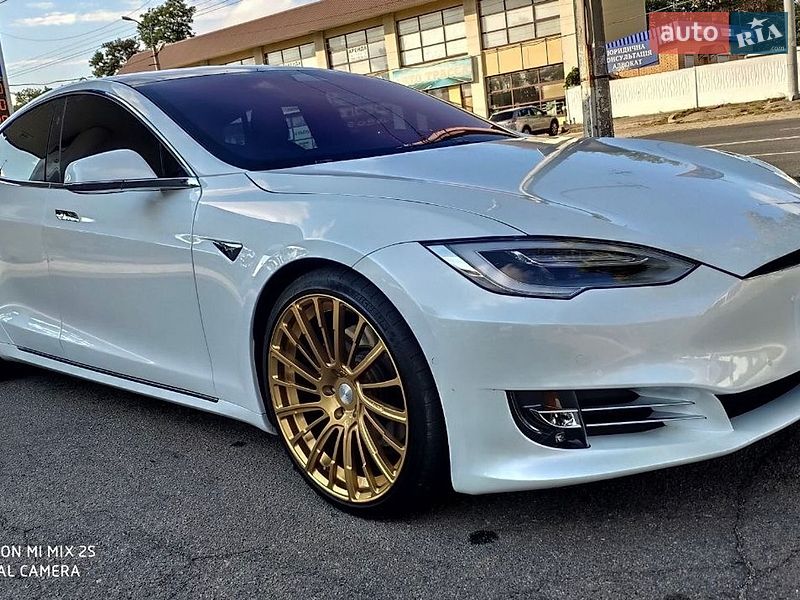 Лифтбек Tesla Model S 2019 в Днепре фото Лифтбек Tesla Model S 2019 в Днепре