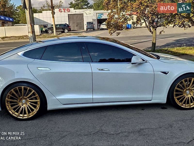Лифтбек Tesla Model S 2019 в Днепре фото 15 Лифтбек Tesla Model S 2019 в Днепре