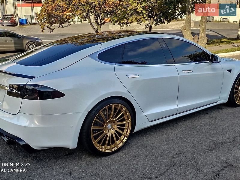 Лифтбек Tesla Model S 2019 в Днепре фото 17 Лифтбек Tesla Model S 2019 в Днепре