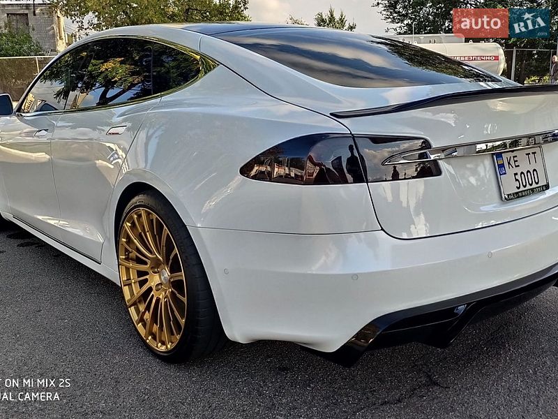 Лифтбек Tesla Model S 2019 в Днепре фото 22 Лифтбек Tesla Model S 2019 в Днепре