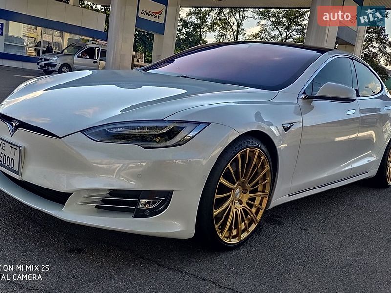 Лифтбек Tesla Model S 2019 в Днепре фото 2 Лифтбек Tesla Model S 2019 в Днепре