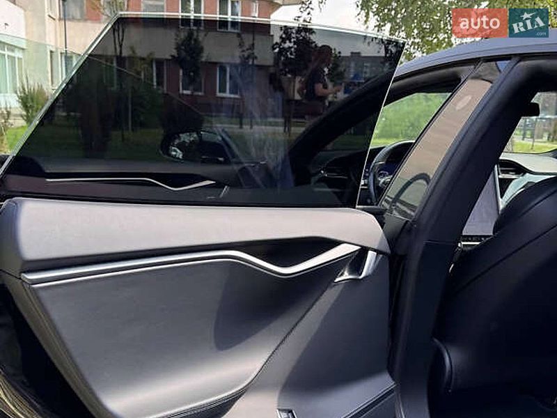 Лифтбек Tesla Model S 2018 в Киеве