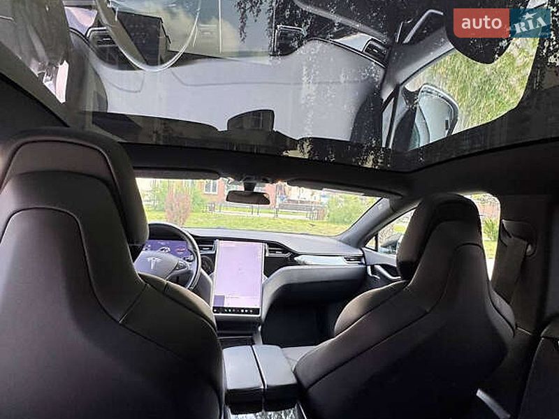 Лифтбек Tesla Model S 2018 в Киеве