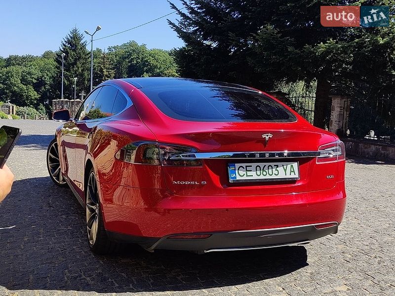 Ліфтбек Tesla Model S 2015 в Чернівцях