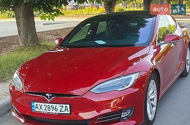 Лифтбек Tesla Model S 2017 в Луцке