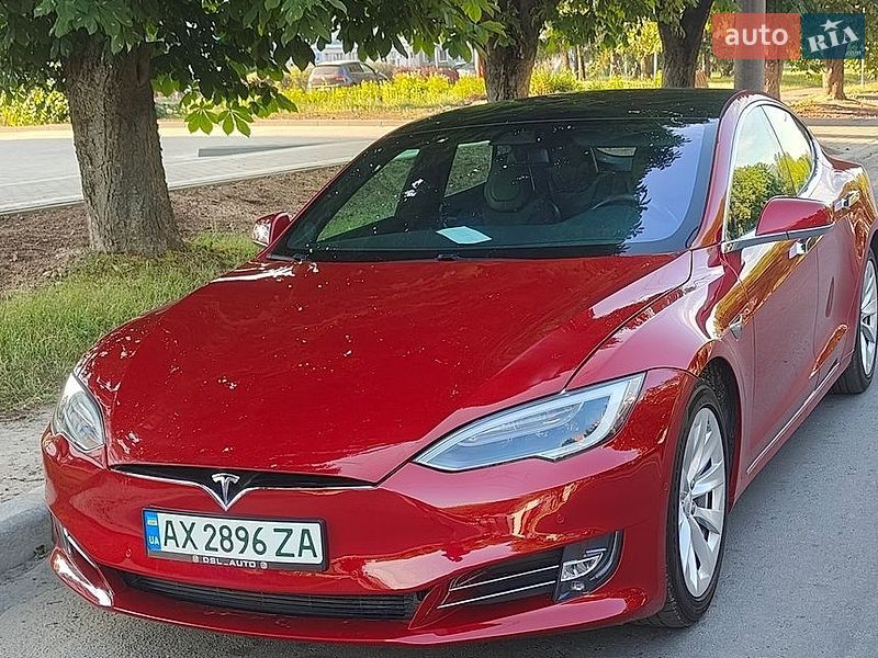Лифтбек Tesla Model S 2017 в Луцке