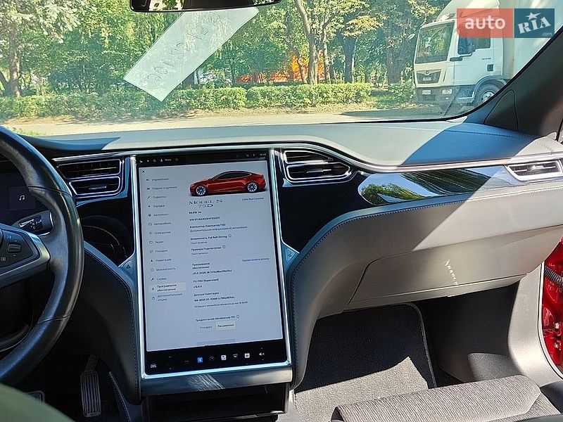 Лифтбек Tesla Model S 2017 в Луцке