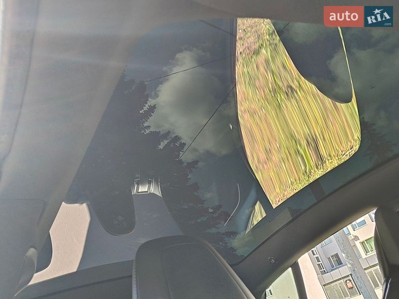 Лифтбек Tesla Model S 2017 в Луцке