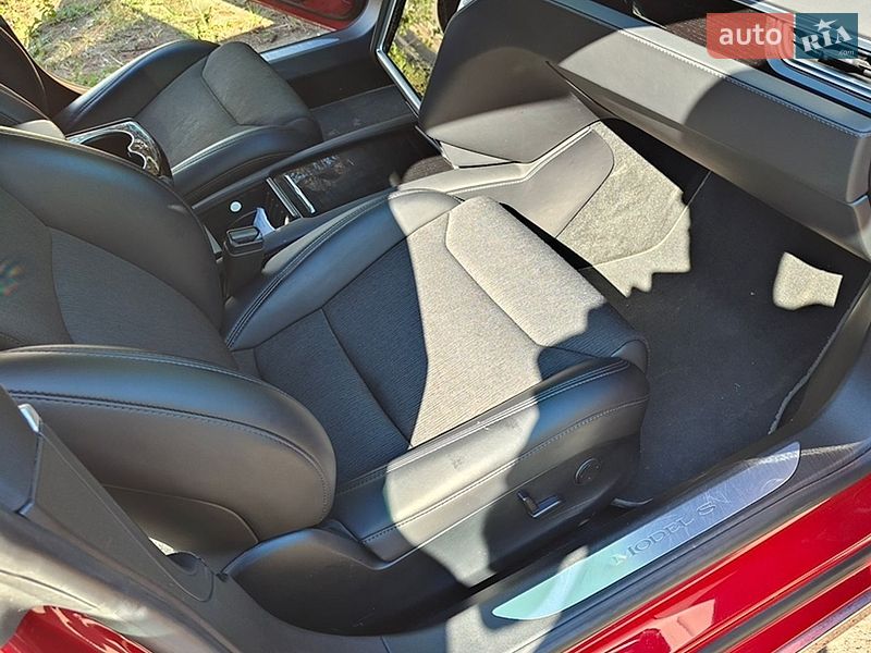 Лифтбек Tesla Model S 2017 в Луцке