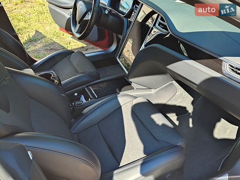 Ліфтбек Tesla Model S 2017 в Луцьку