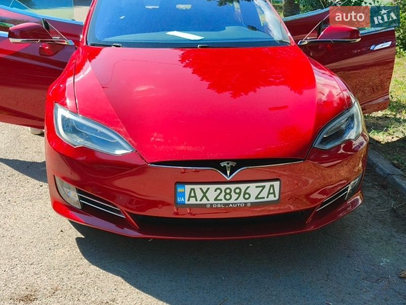 Лифтбек Tesla Model S 2017 в Луцке