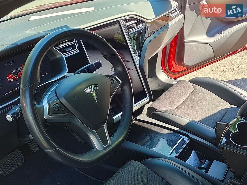 Лифтбек Tesla Model S 2017 в Луцке