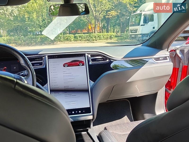 Лифтбек Tesla Model S 2017 в Луцке