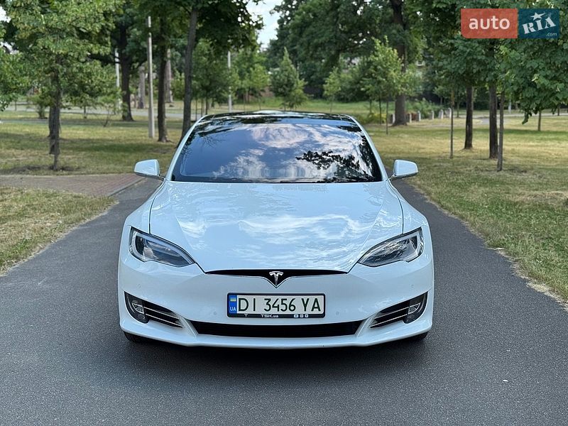 Лифтбек Tesla Model S 2016 в Буче