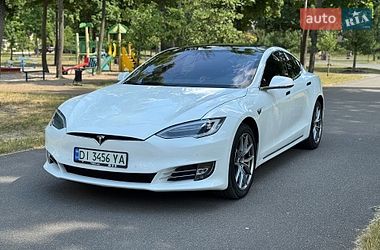 Лифтбек Tesla Model S 2016 в Буче