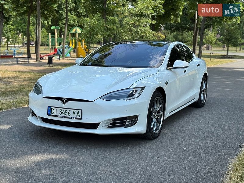Лифтбек Tesla Model S 2016 в Буче