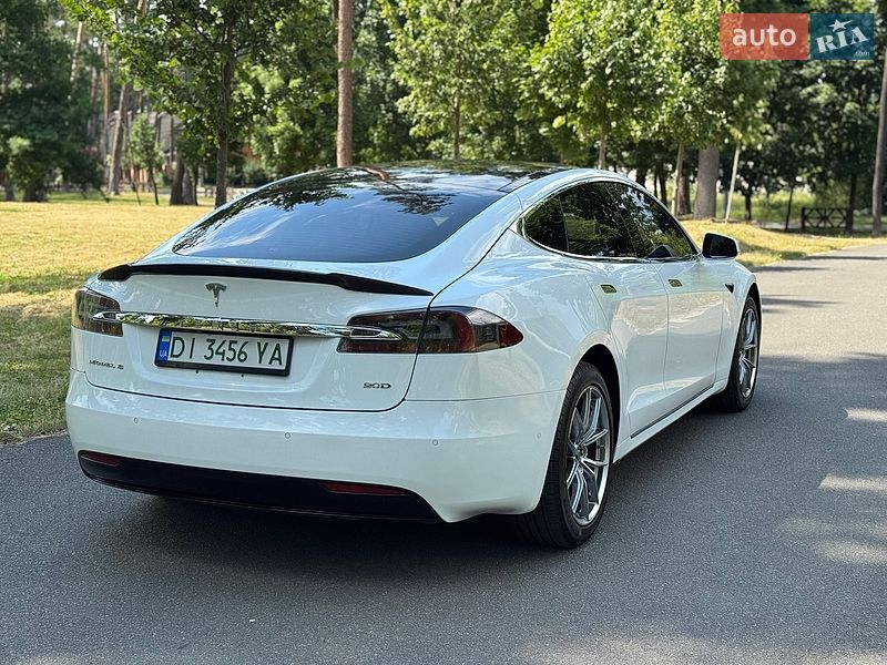 Лифтбек Tesla Model S 2016 в Буче