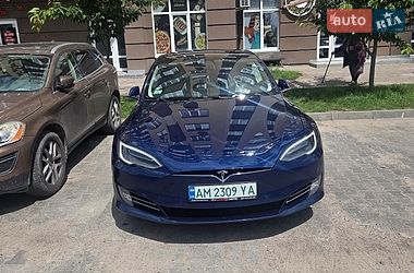 Лифтбек Tesla Model S 2017 в Житомире