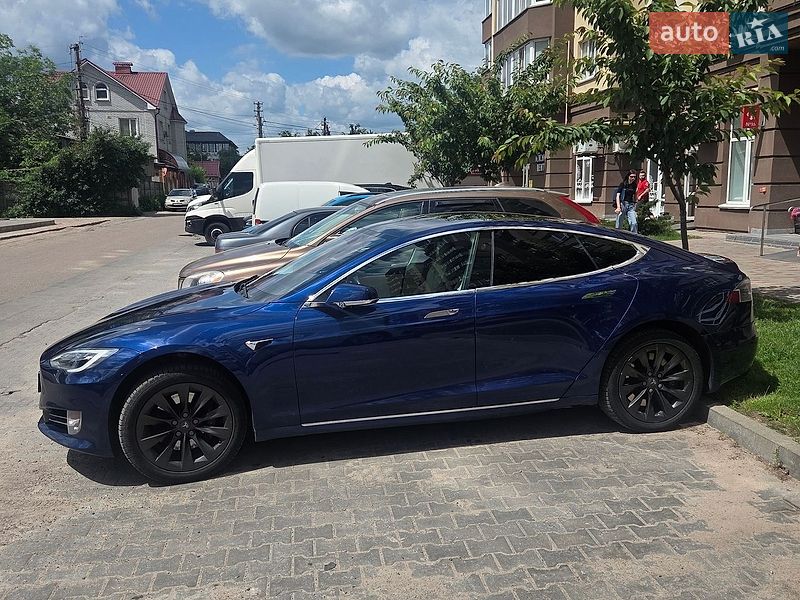 Лифтбек Tesla Model S 2017 в Житомире