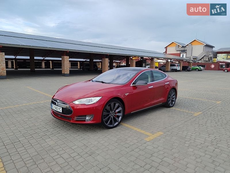 Tesla Model S 2014