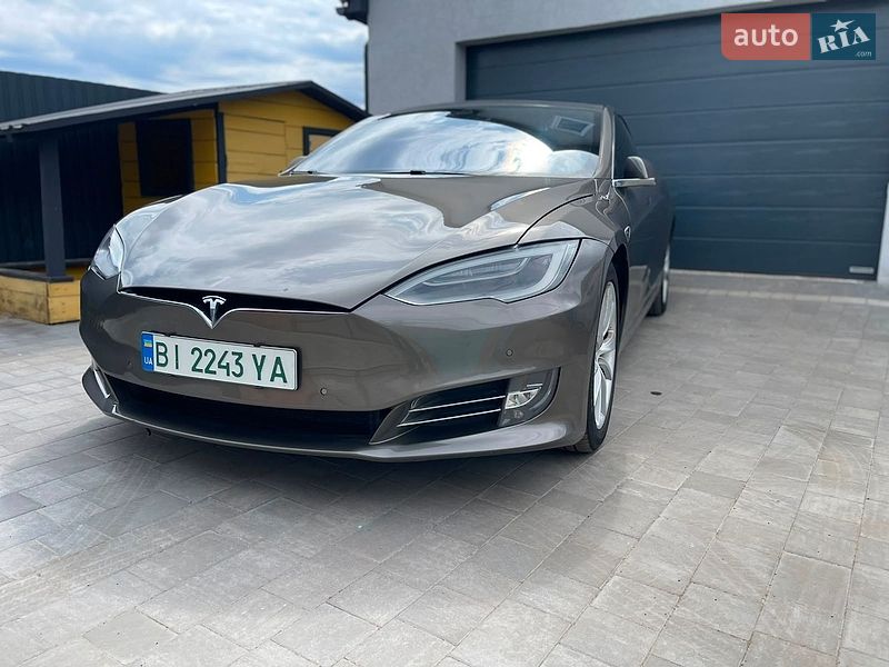 Лифтбек Tesla Model S 2016 в Полтаве
