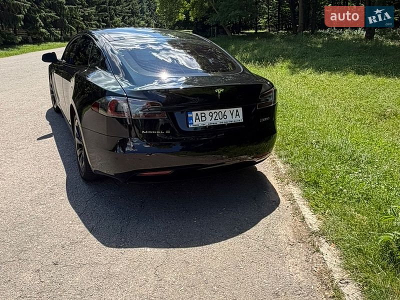 Лифтбек Tesla Model S 2018 в Виннице