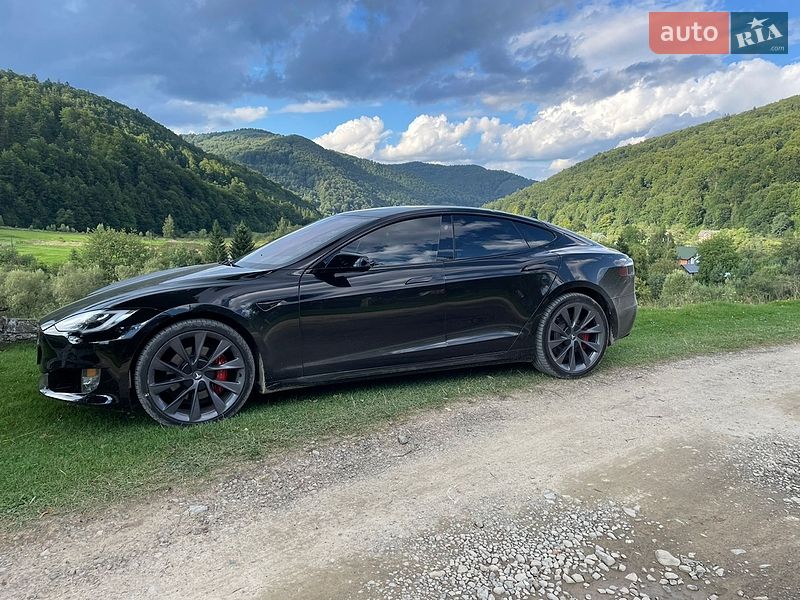 Tesla Model S 2019