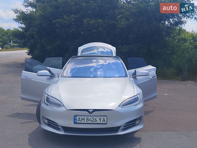 Лифтбек Tesla Model S 2016 в Житомире