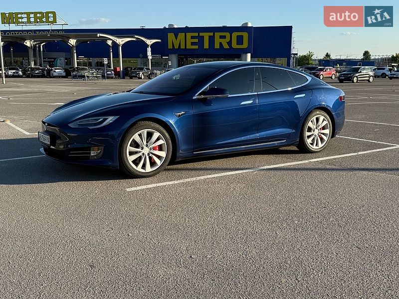 Лифтбек Tesla Model S 2018 в Виннице