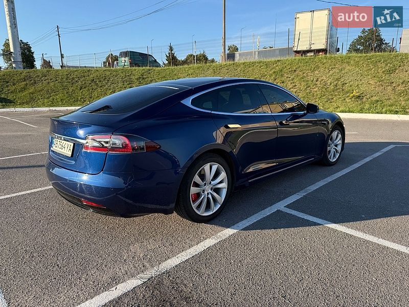 Лифтбек Tesla Model S 2018 в Виннице