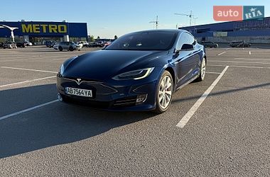 Лифтбек Tesla Model S 2018 в Виннице