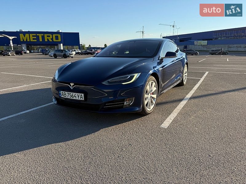 Лифтбек Tesla Model S 2018 в Виннице