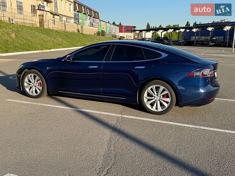 Лифтбек Tesla Model S 2018 в Виннице