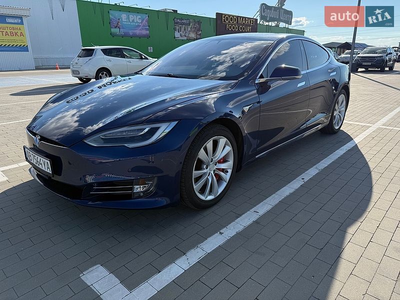 Лифтбек Tesla Model S 2018 в Виннице