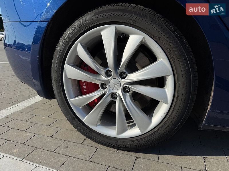 Лифтбек Tesla Model S 2018 в Виннице