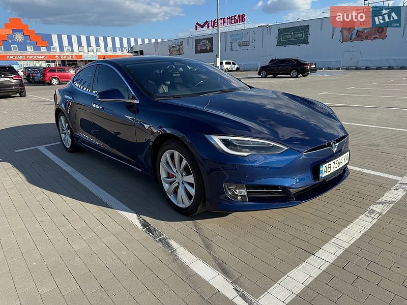 Лифтбек Tesla Model S 2018 в Виннице
