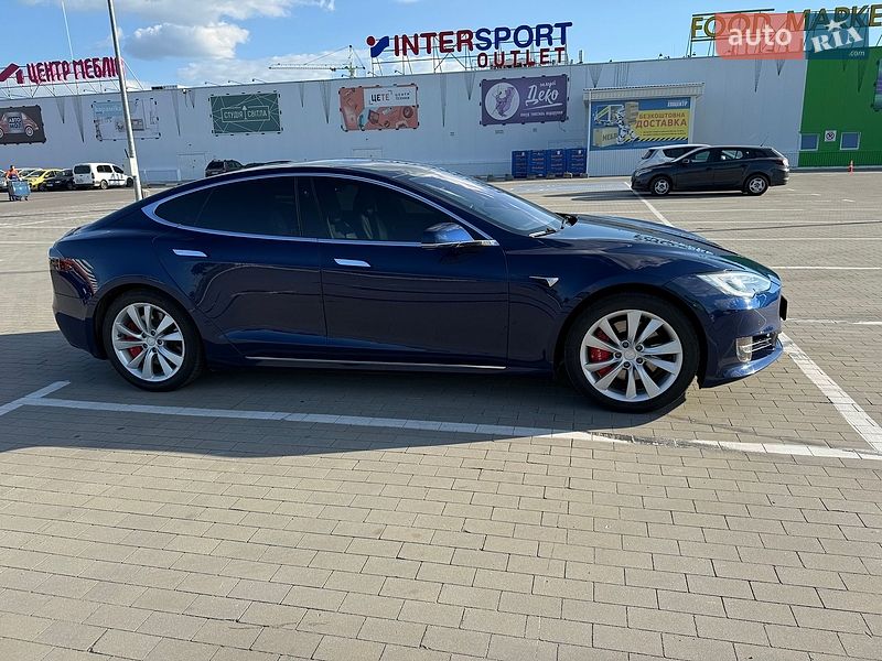 Лифтбек Tesla Model S 2018 в Виннице