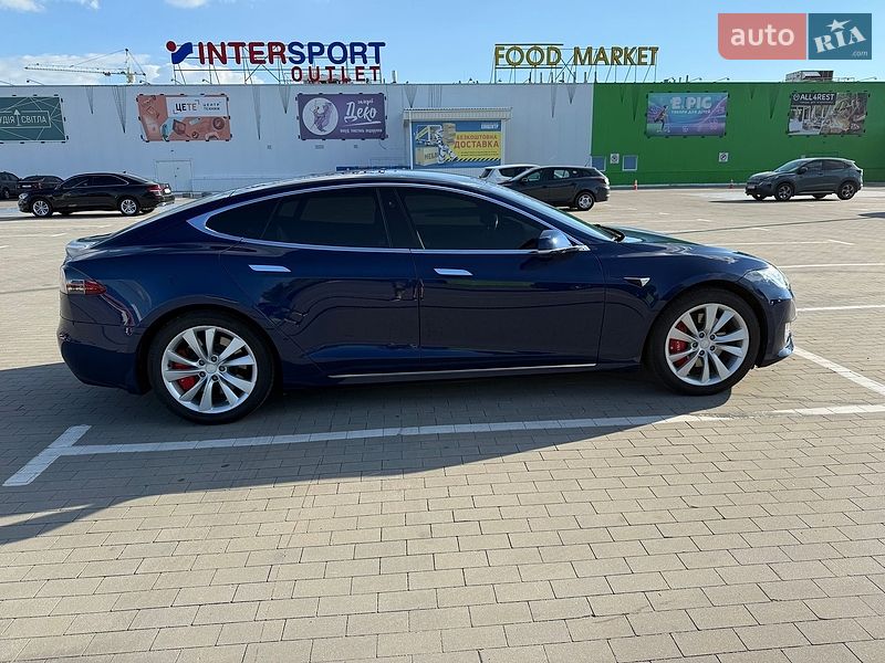 Лифтбек Tesla Model S 2018 в Виннице