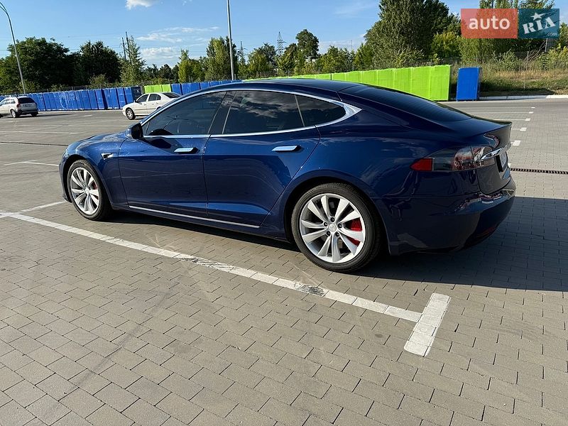 Лифтбек Tesla Model S 2018 в Виннице