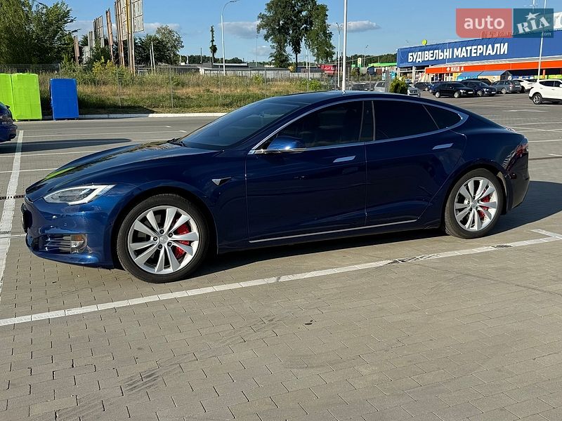 Лифтбек Tesla Model S 2018 в Виннице