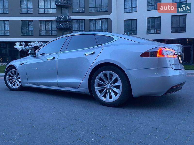 Tesla Model S 2016