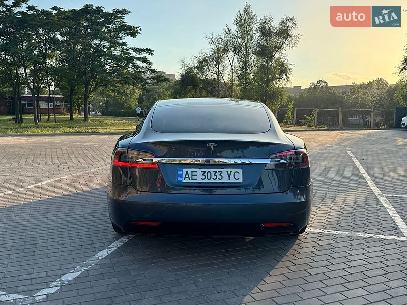 Ліфтбек Tesla Model S 2017 в Кривому Розі