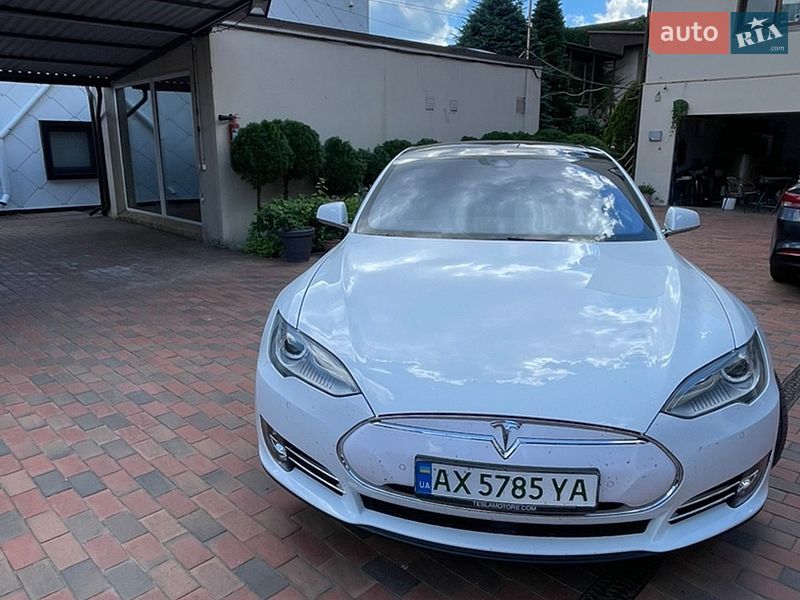 Tesla Model S 2016