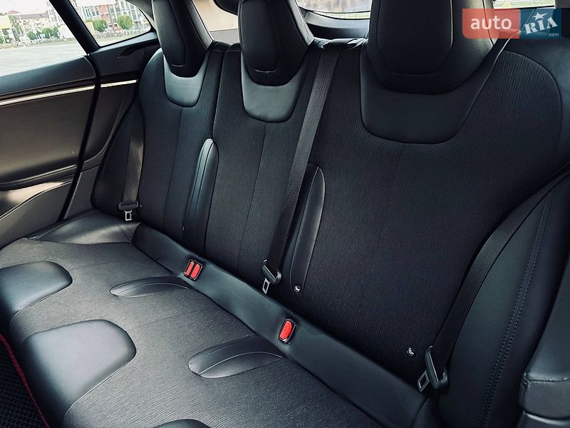 Лифтбек Tesla Model S 2014 в Киеве