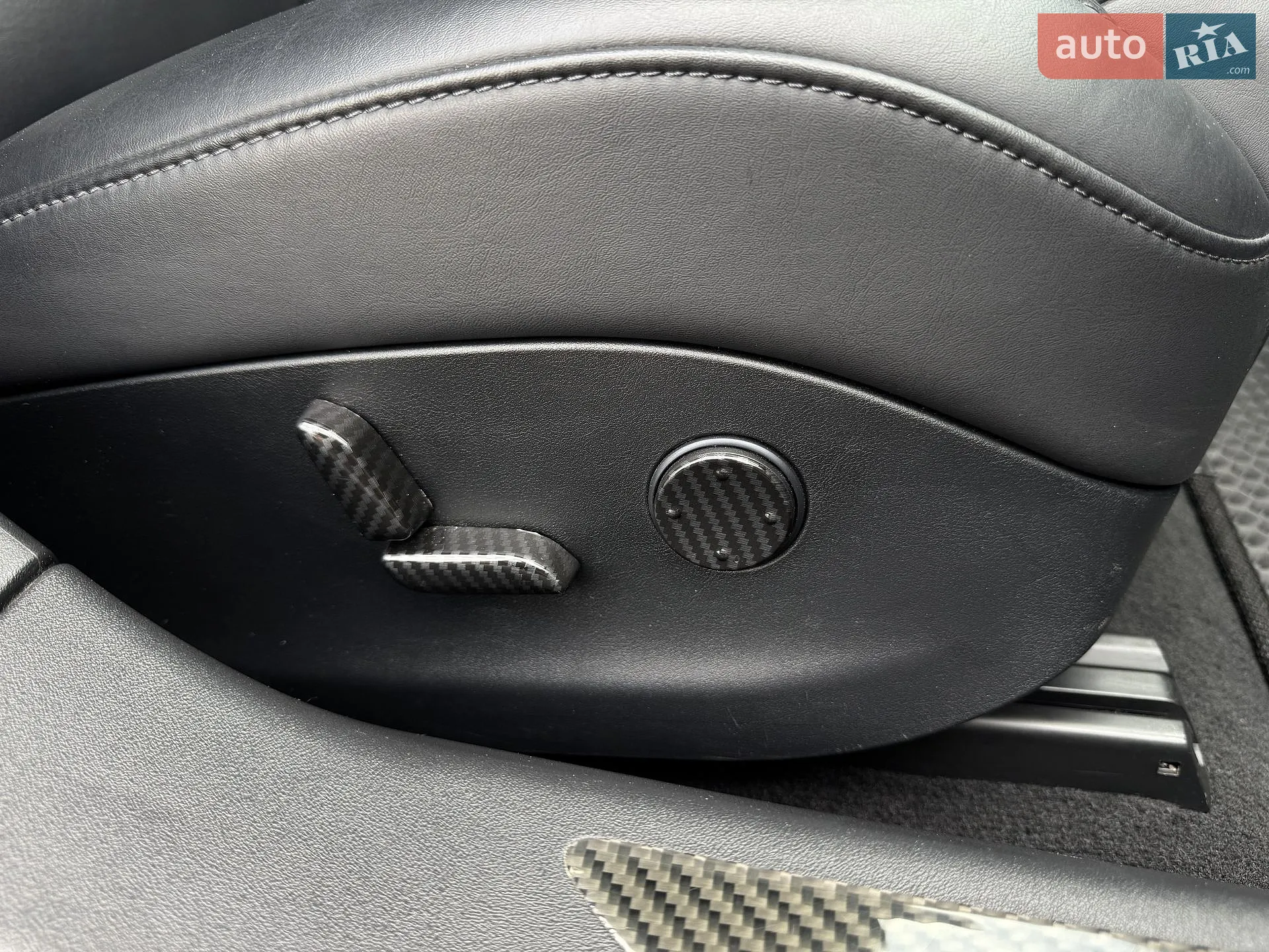 Tesla Model S 2019 VIN 5YJSA1E28KF305174 фото оголошення 17 з 29