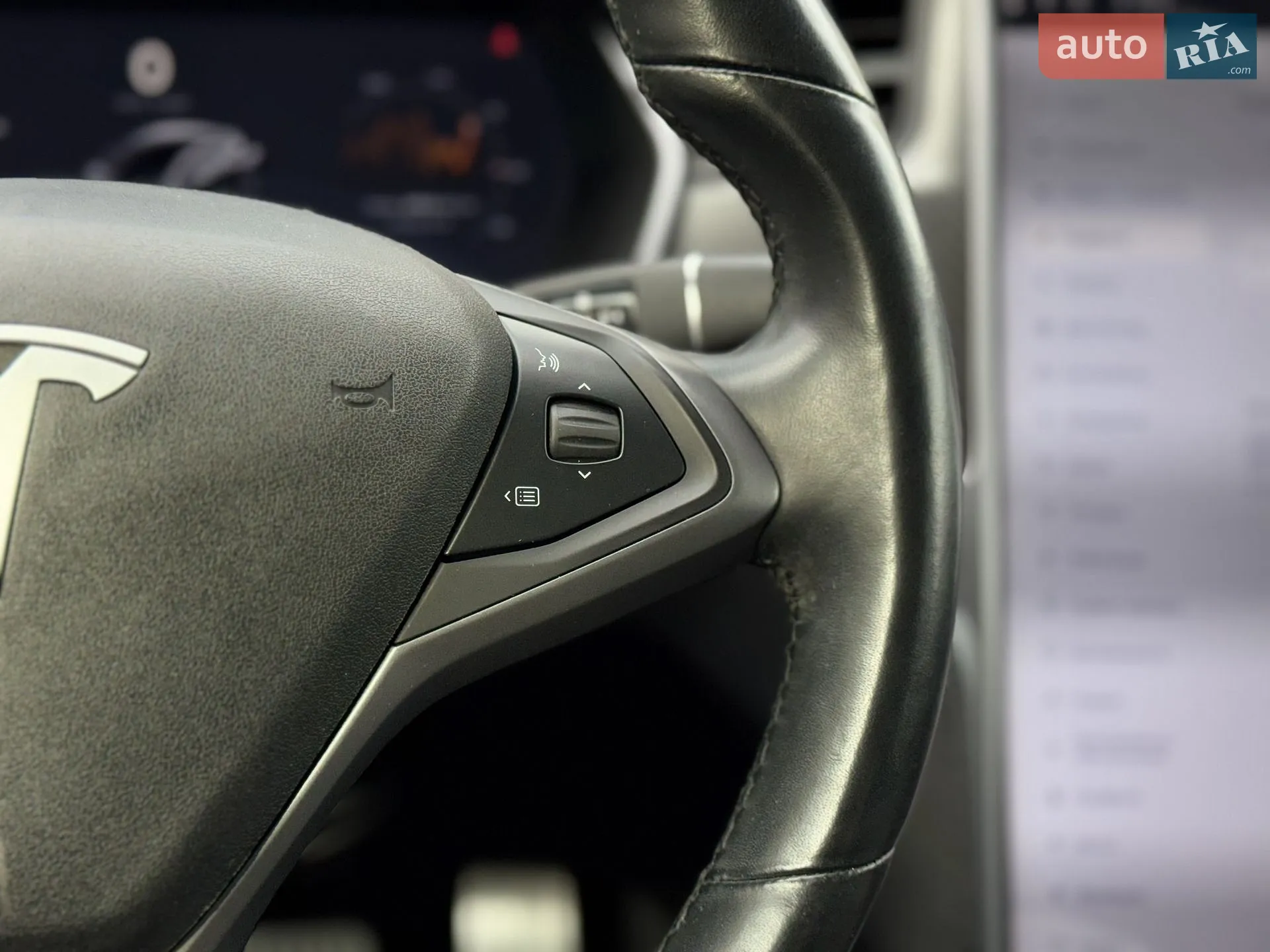 Tesla Model S 2019 VIN 5YJSA1E28KF305174 фото оголошення 20 з 29