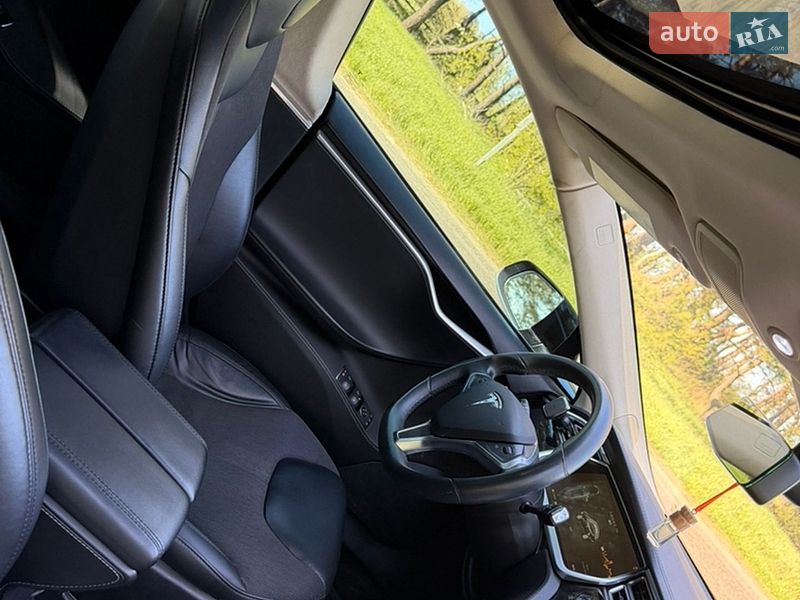Ліфтбек Tesla Model S 2014 в Харкові