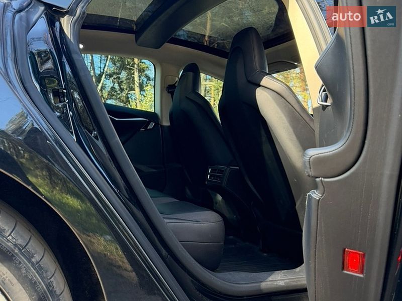 Ліфтбек Tesla Model S 2014 в Харкові