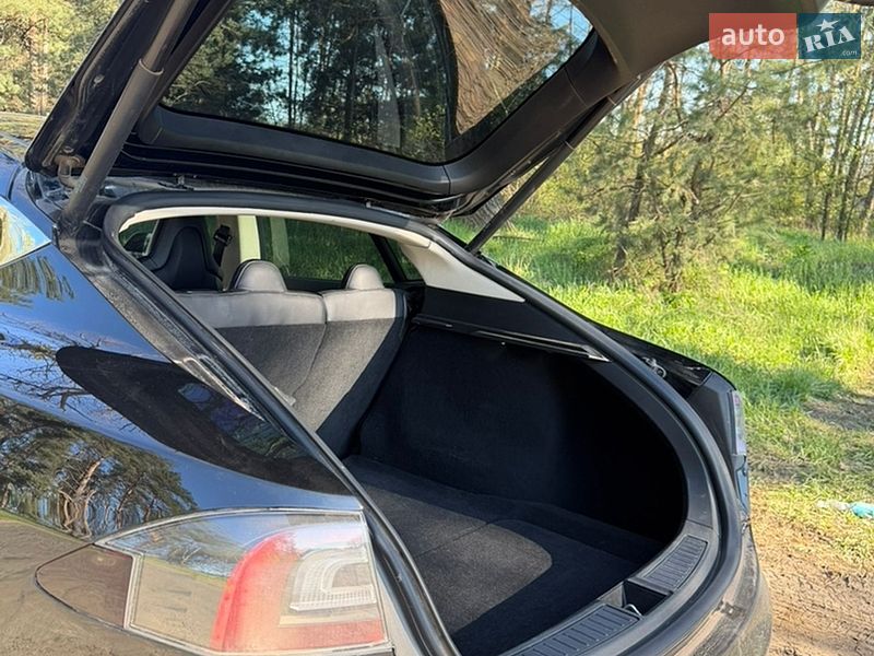 Ліфтбек Tesla Model S 2014 в Харкові